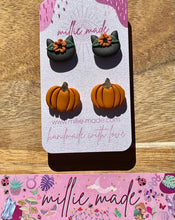 Load image into Gallery viewer, Black Cat &amp; Pumpkin Stud Set
